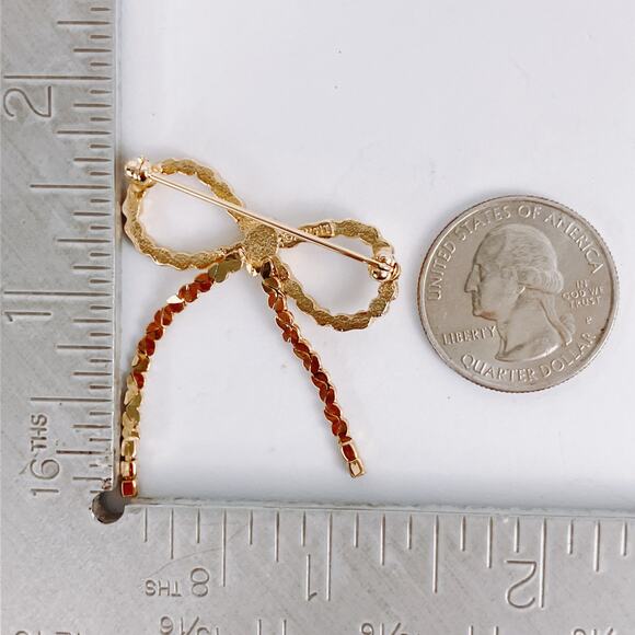 Vintage Signed Avon Clear Marquise Rhinestone Bow Brooch Gold Tone Ribbon Pin - Picture 8 of 8